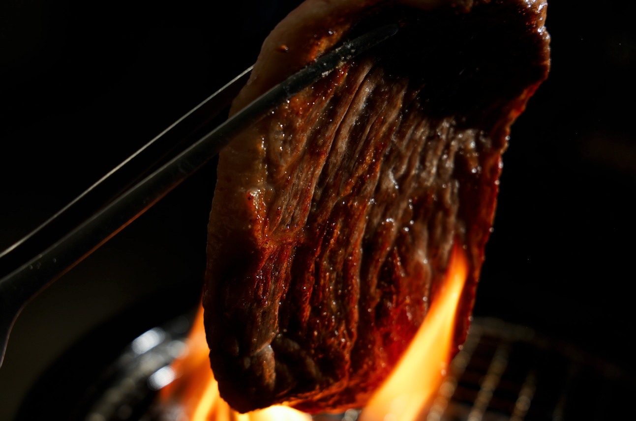 老舗精肉店として、お肉の美味しさを“系列店舗”でお届け